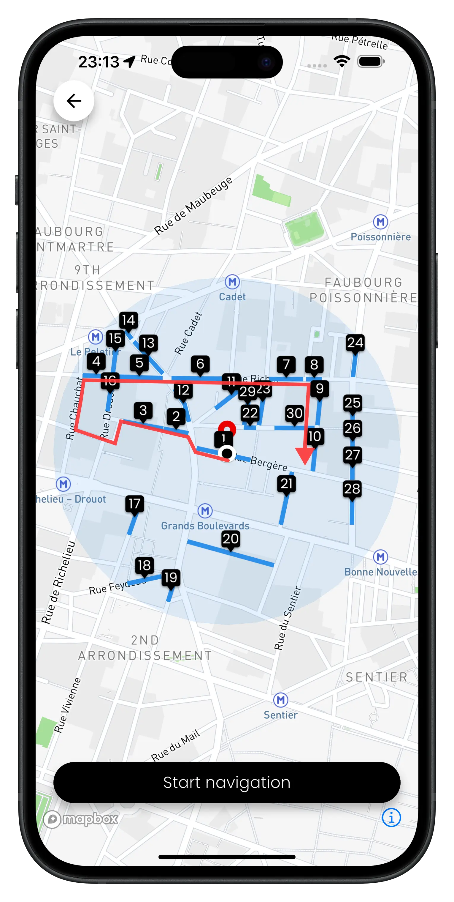 Vue de l'application Naml montrant un itinéraire de recherche optimisé vers les places de stationnement.